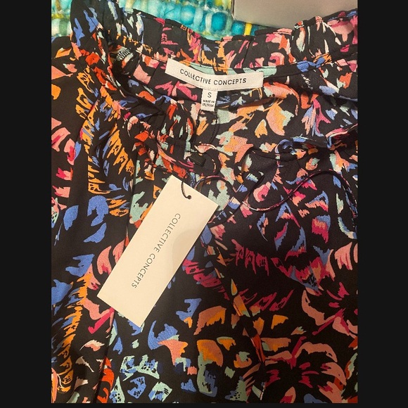 Collective Concepts Floral/Tropical Blouse - Picture 3 of 3